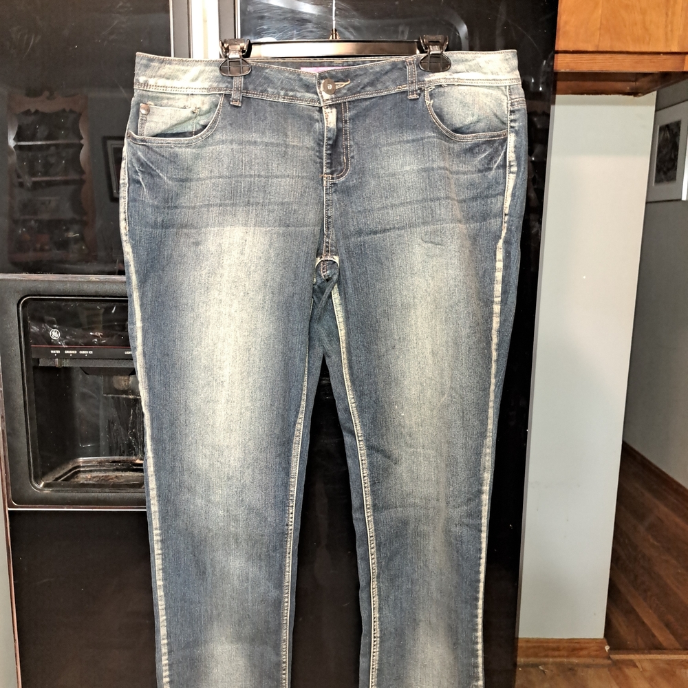 GLO Jeans Women's Straight Leg in Faded Blue